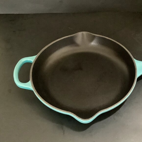 LE CREUSET Skillet Enameled Cast Iron 9" #23 Turquoise Blue France Dbl Spout - Picture 1 of 7